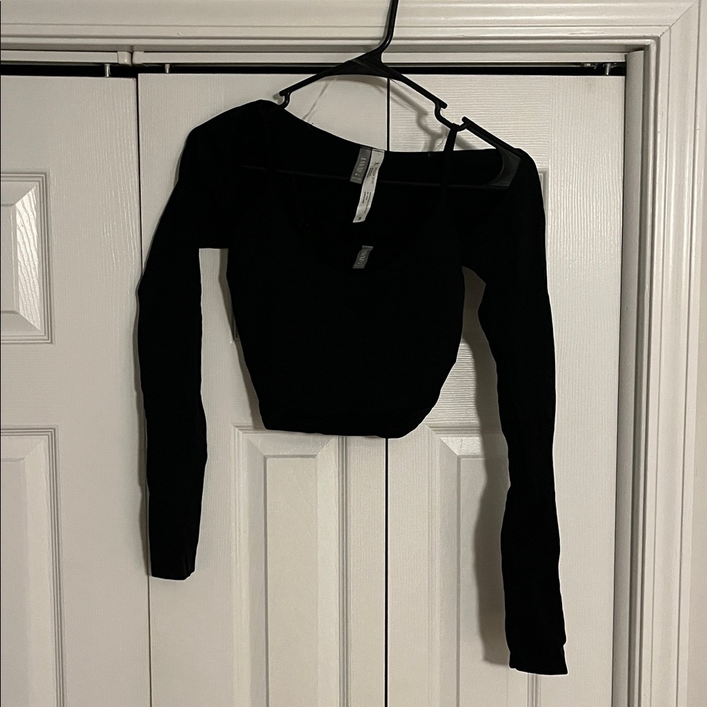 ANWND M\L 2 piece Black Women's set, tank and shrug